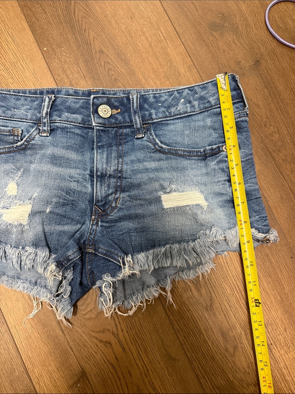 Express Shorts - Picture 3 of 6